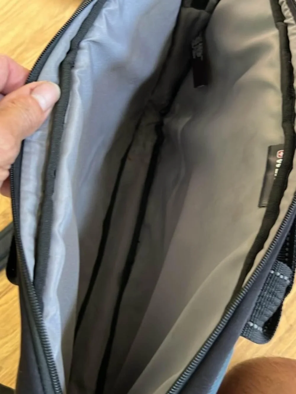 Swiss Army Men's Black Laptop Bag – Classic Professional Carry GUC ❤️